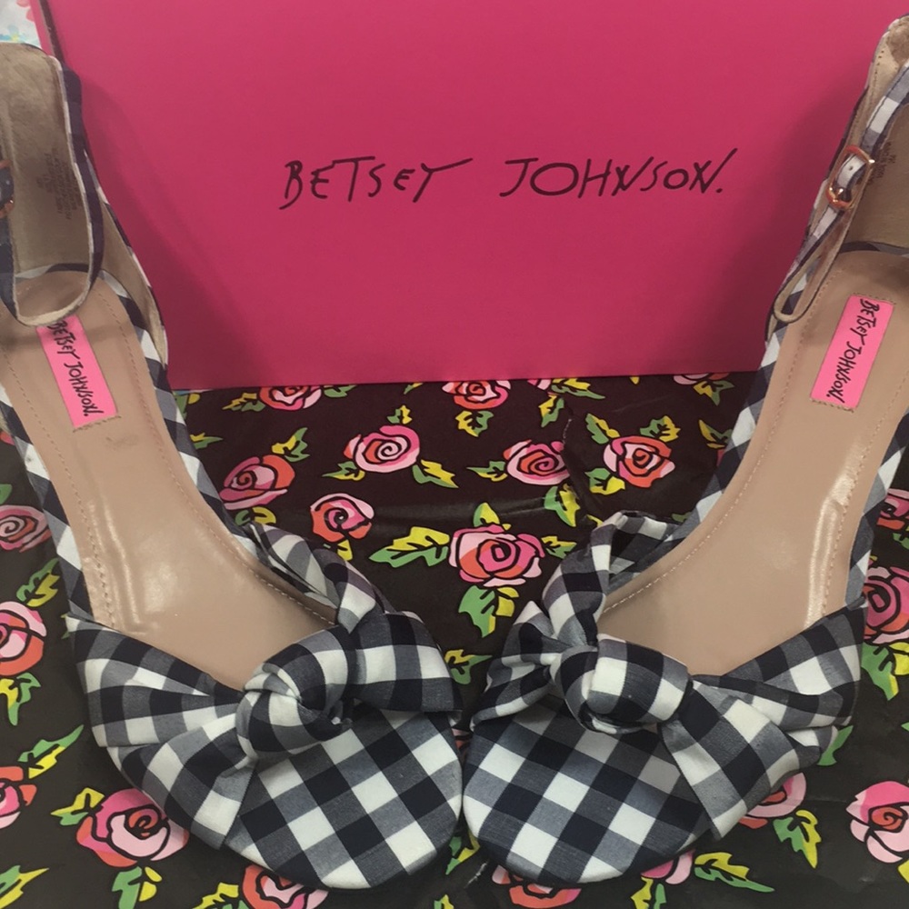 Betsey Johnson Ivee sandal block heel NEW WITH BOX